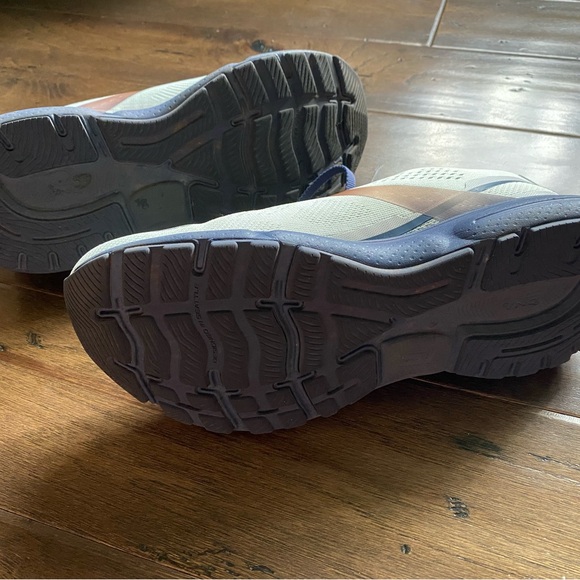 Brooks Women's Ghost 15 Athletic Shoes - Cream and Blue - Picture 4 of 5